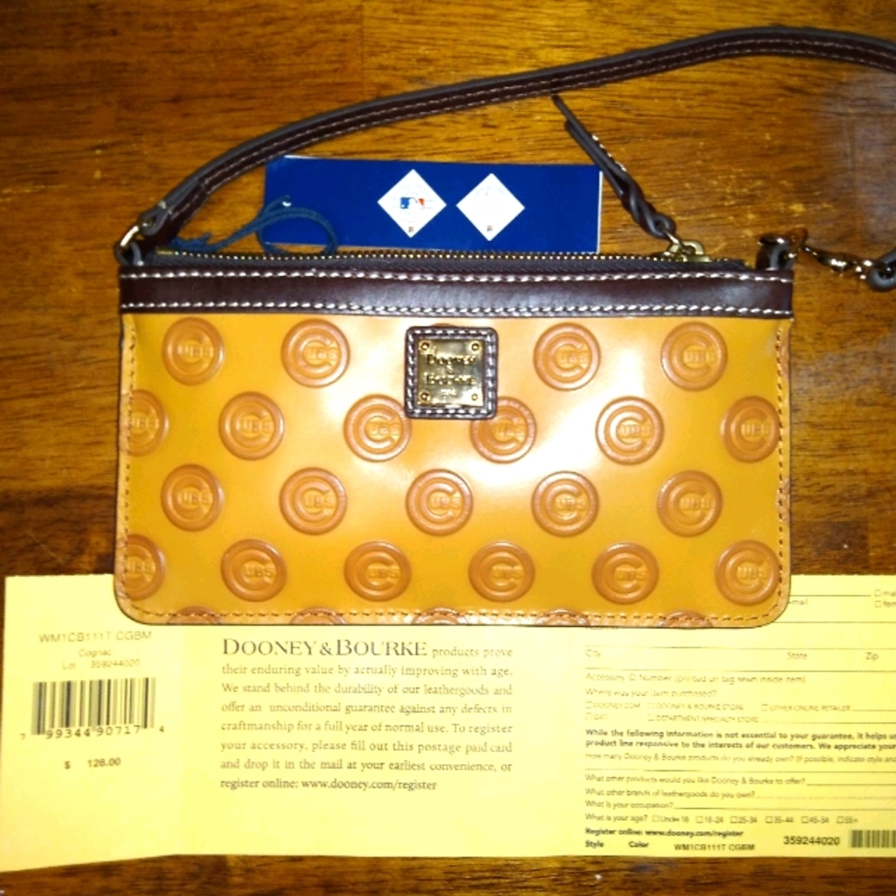 🆕AUTHENTIC DOONEY & BURKE CHICAGO CUBS CLUTCH